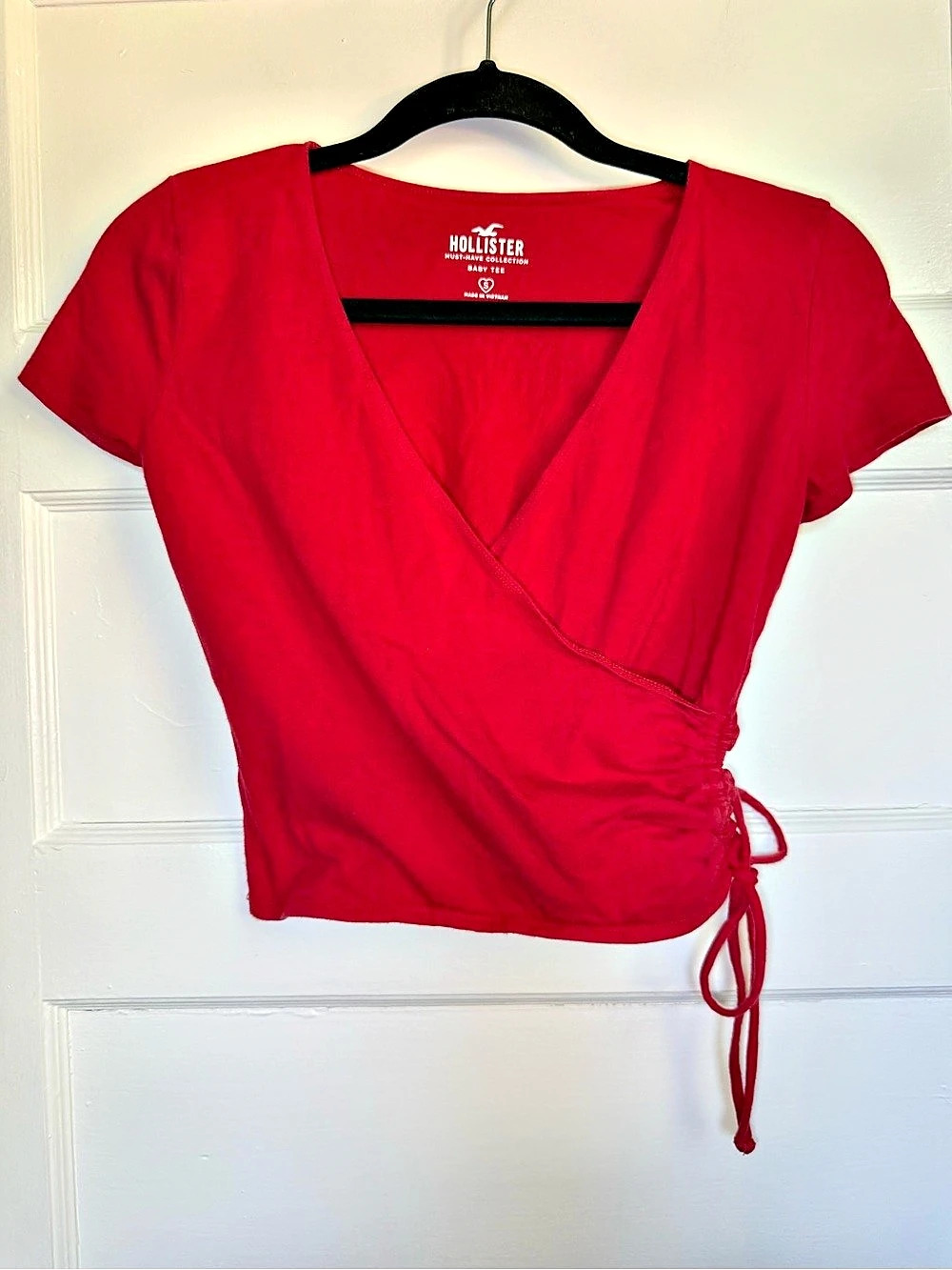 Hollister Baby Tee Ruched Side Wrap V-Neck “Must Have Collection” Red Small
